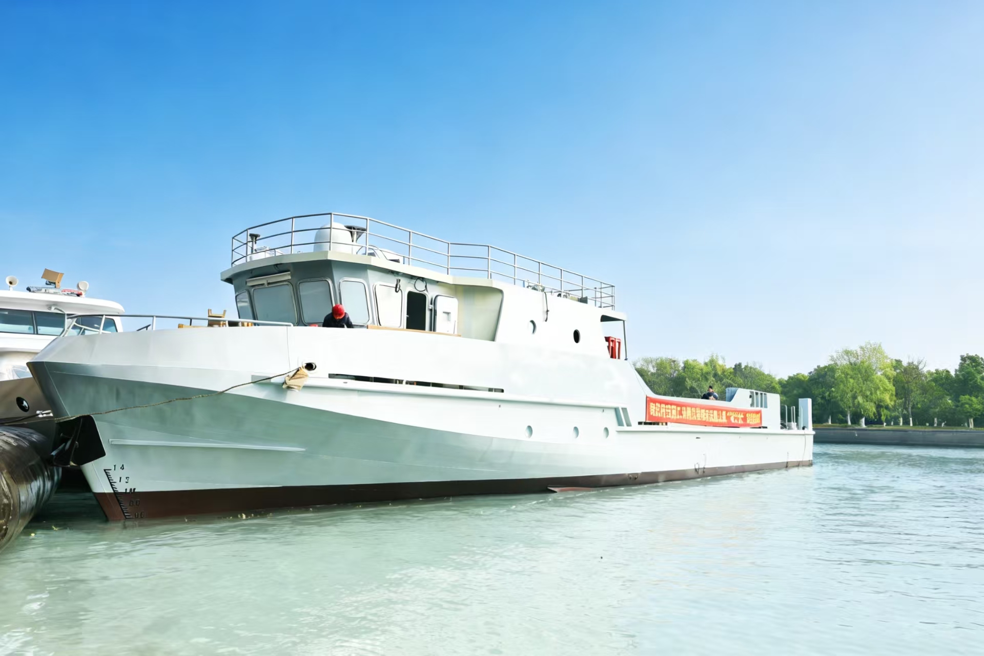 省二輕集團(tuán)牽頭研制的全國(guó)首型百噸級(jí)海上通用無(wú)人船成功吉水