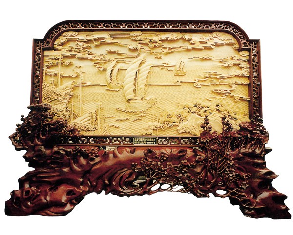 1638520667618840.jpg 1997年牽頭組織制作東陽木雕屏風《航歸》 作為浙江省人民政府賀禮被贈予香港特別行政區(qū)政府.jpg