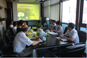 二輕商業(yè)公司黨總支組織“三嚴(yán)三實”專題教育第一專題學(xué)習(xí)研討