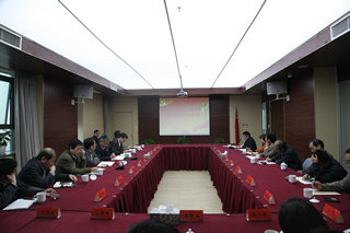 集團(tuán)公司黨委中心組召開“三嚴(yán)三實”專題教育第三專題學(xué)習(xí)研討會