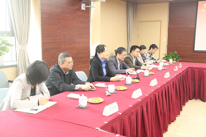 杭州市上城區(qū)常務副區(qū)長黃愛芳一行來我司走訪調(diào)研