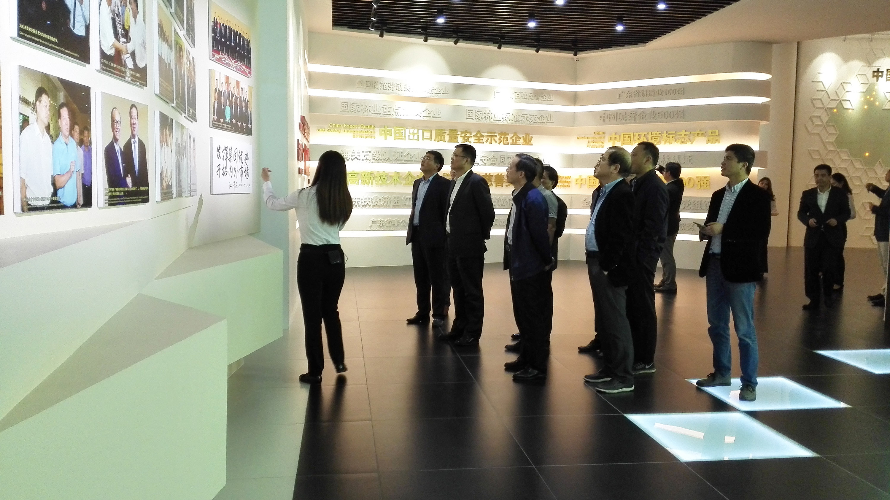 集團公司黨委書記、總經(jīng)理虞岳明一行赴宜華集團洽談合作