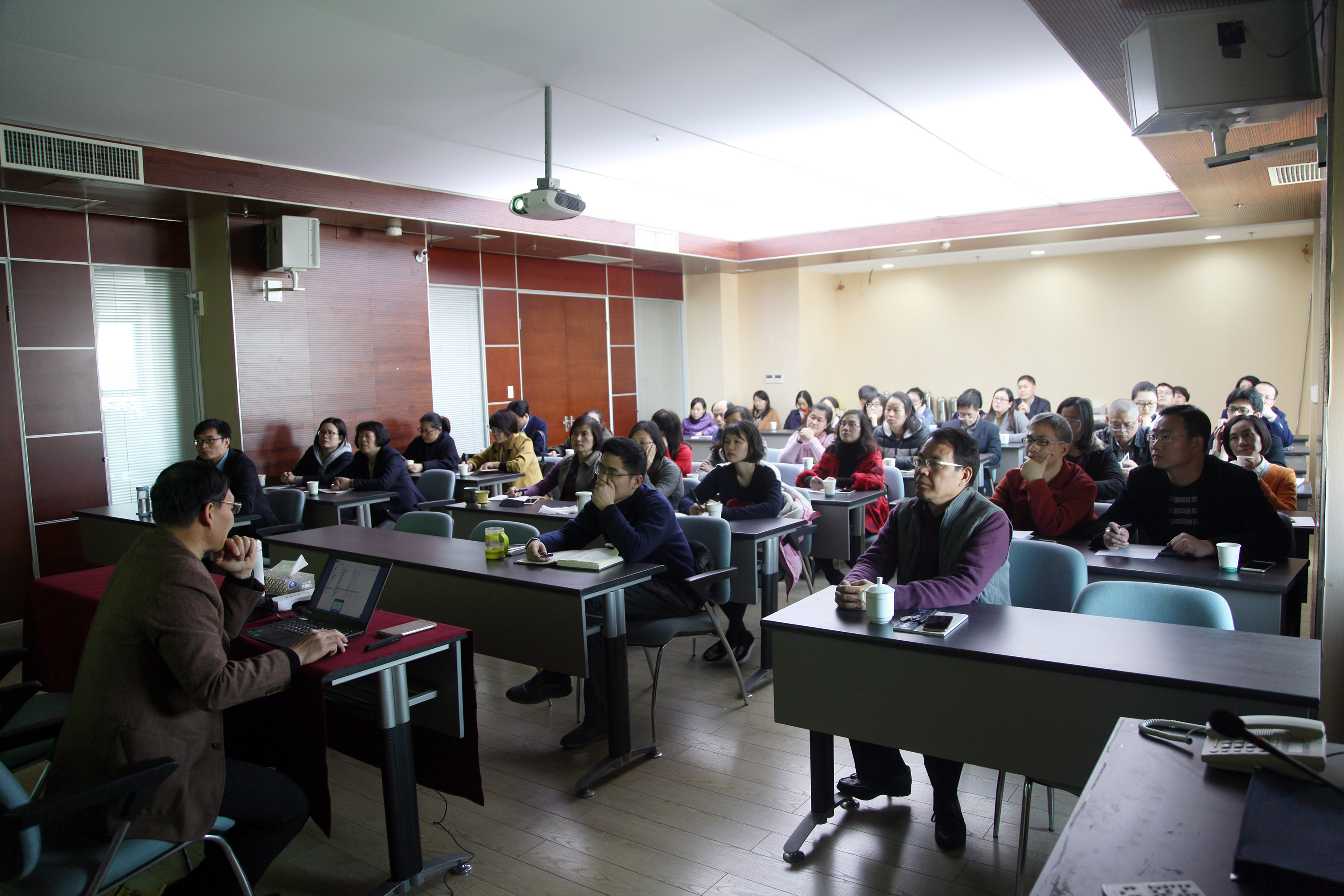 提升財務專業(yè)技能，助力“雙輪驅(qū)動”戰(zhàn)略——集團公司舉辦財務培訓會議