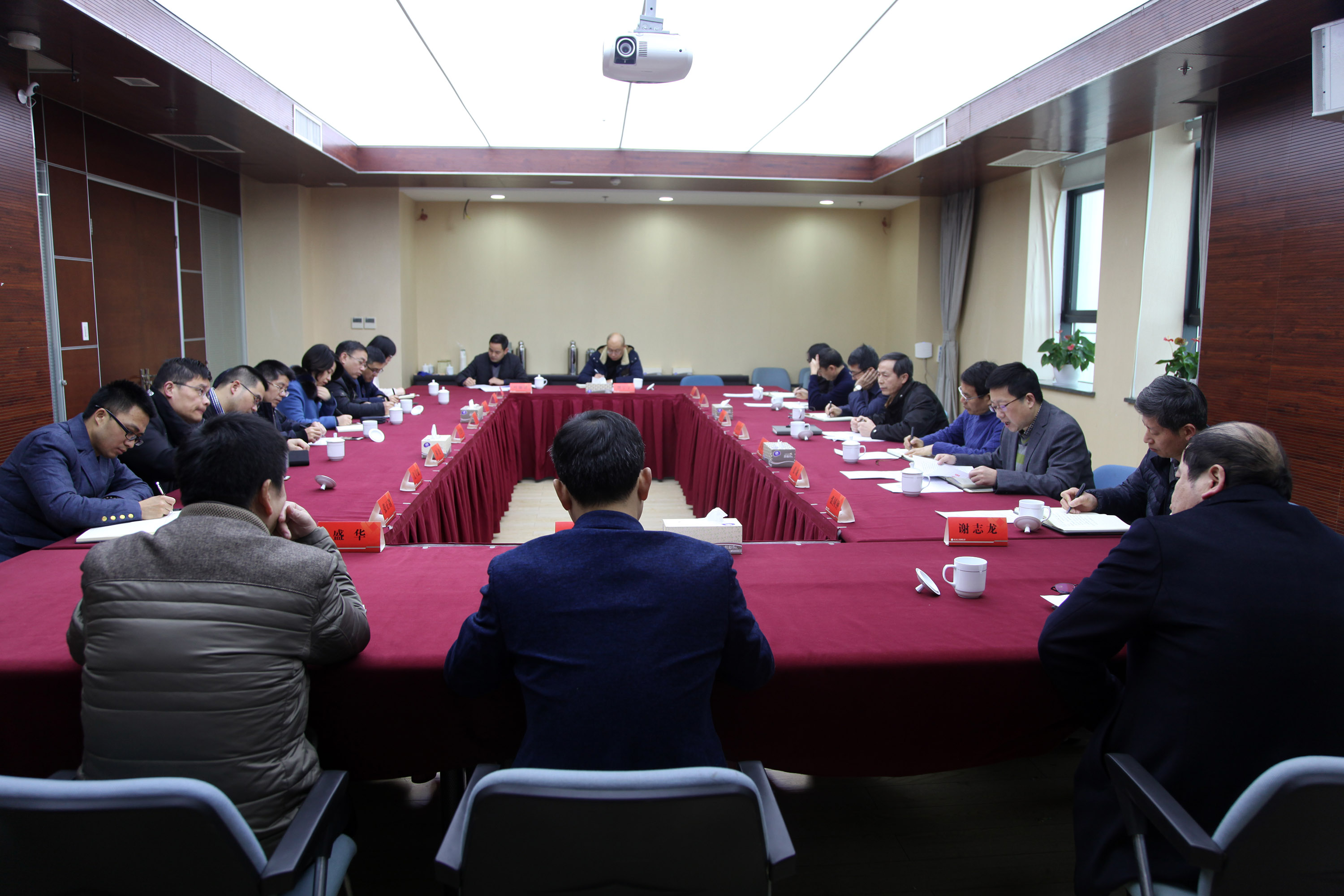 集團(tuán)公司召開黨委（擴(kuò)大）會(huì)議傳達(dá)學(xué)習(xí)黨的十九屆二中全會(huì)、十九屆中央紀(jì)委二次全會(huì)精神