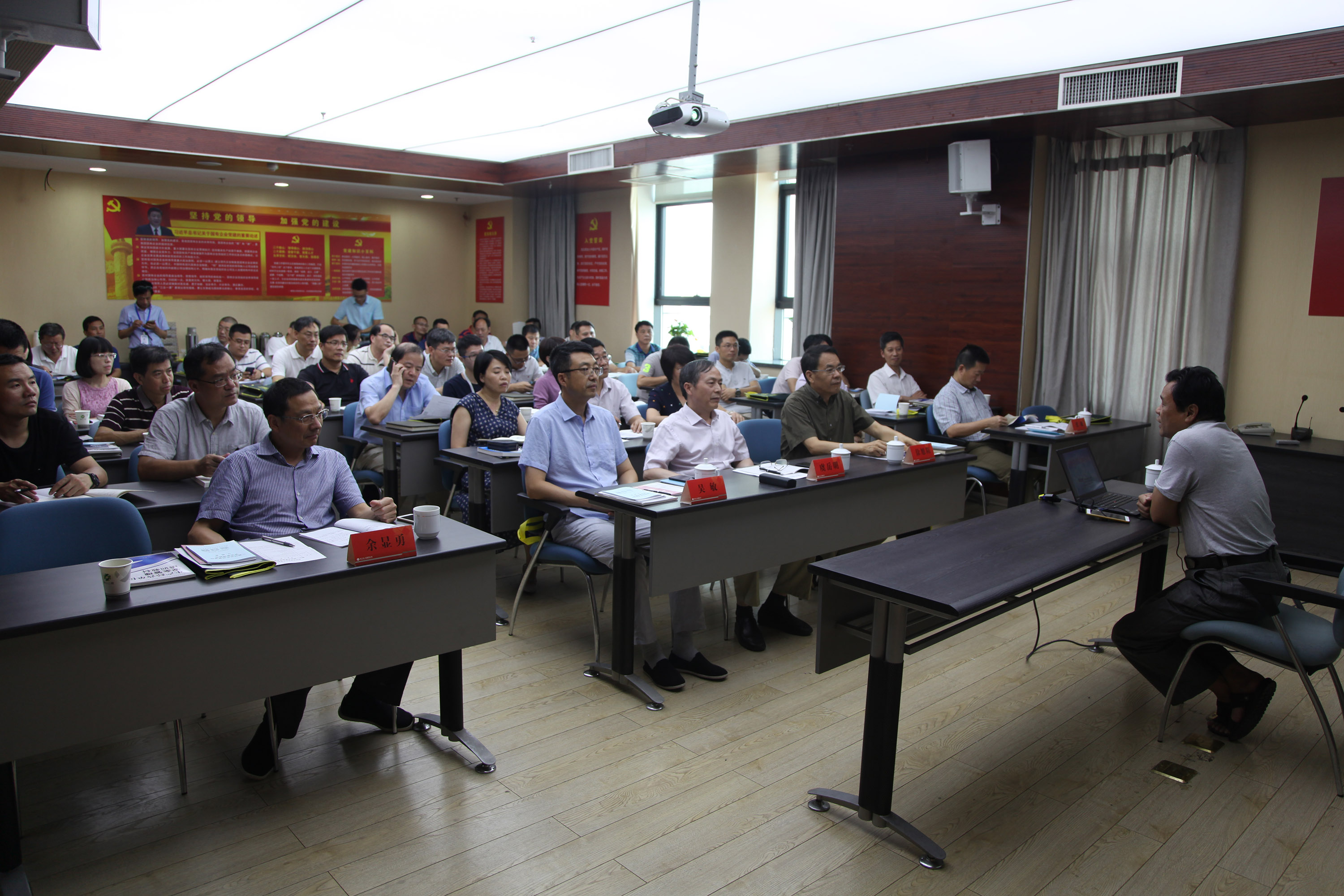 堅(jiān)守安全紅線(xiàn) 落實(shí)責(zé)任擔(dān)當(dāng) 集團(tuán)公司舉辦2018年度安全生產(chǎn)教育培訓(xùn)班