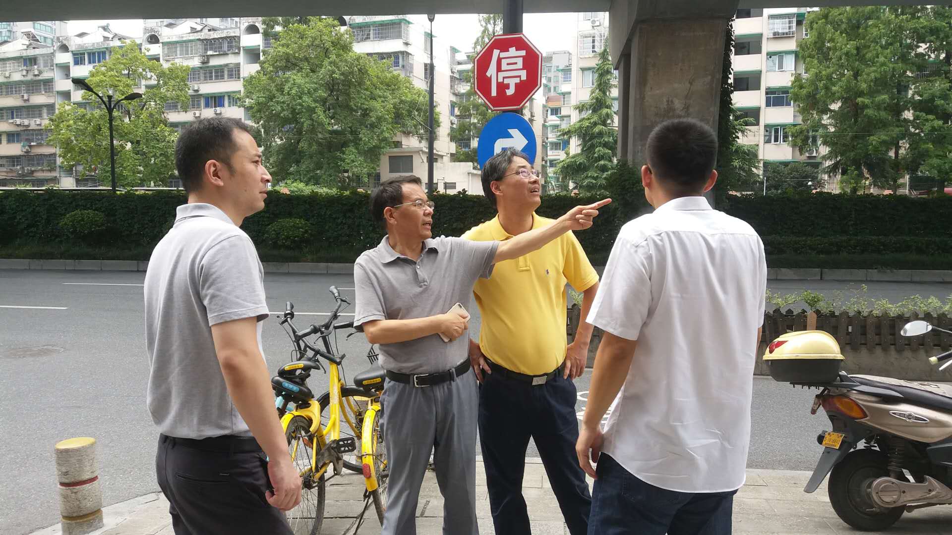 集團公司副總經理徐旭陽赴商業(yè)公司和德清申達基建施工現(xiàn)場開展安全檢查