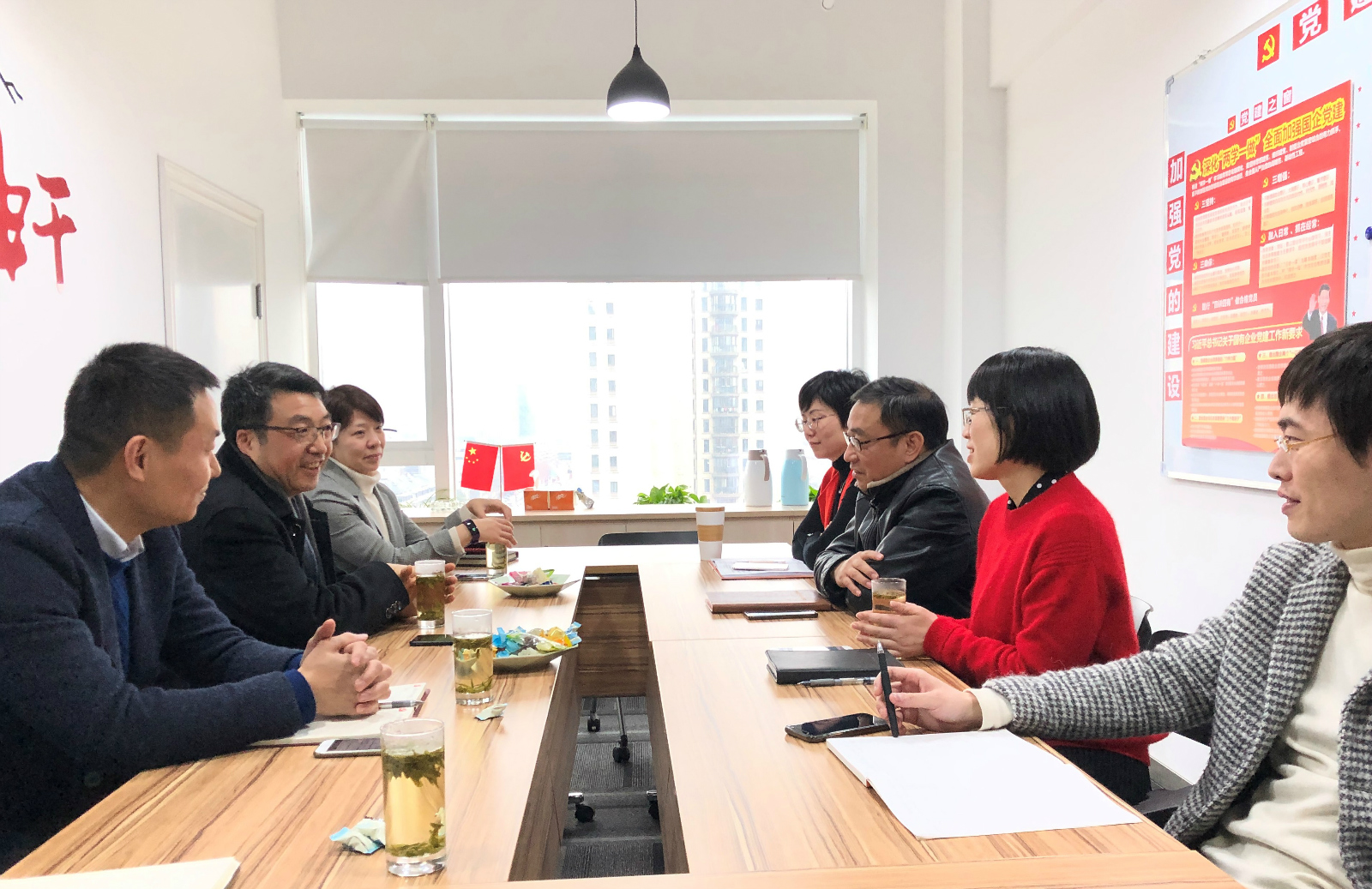 集團領(lǐng)導(dǎo)帶隊來典當公司送2019開年慰問