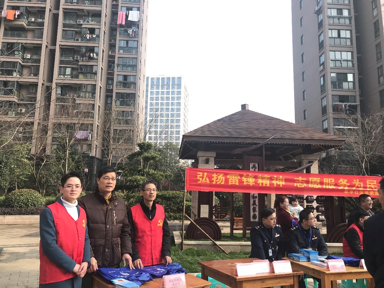 信聯(lián)鋼鐵黨總支參加學(xué)雷鋒活動