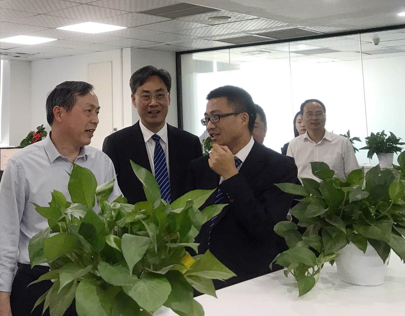 同啟新平臺(tái) 齊跑新征程 共逐新夢(mèng)想 —— 集團(tuán)公司黨委書(shū)記董事長(zhǎng)虞岳明一行到廣杰公司調(diào)研