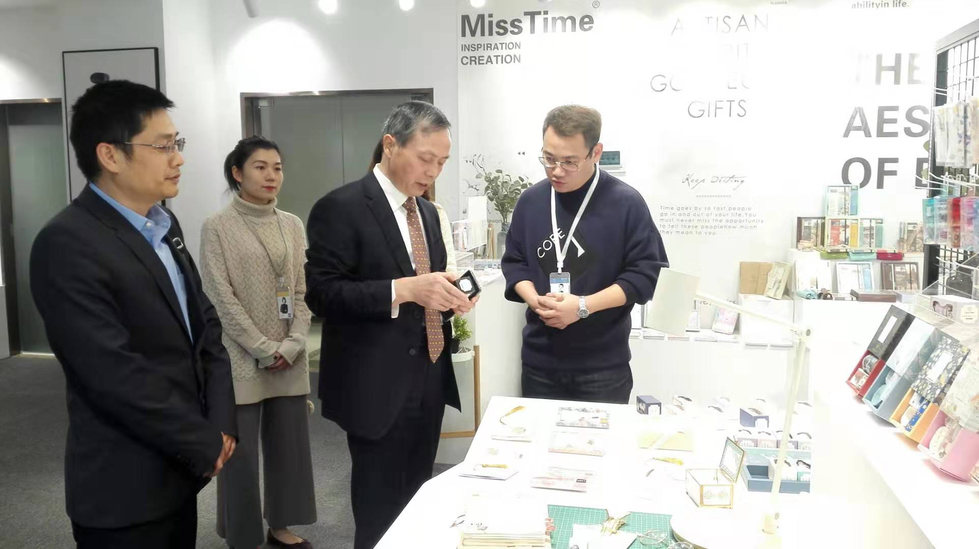 集團(tuán)公司黨委書記、董事長虞岳明赴拾光藝創(chuàng)調(diào)研