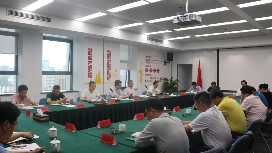 集團(tuán)公司召開(kāi)黨委理論學(xué)習(xí)中心組學(xué)習(xí)（擴(kuò)大）會(huì)