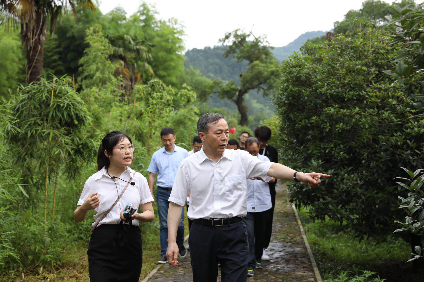 省二輕集團(tuán)“村企結(jié)對(duì)”助力消薄走出新路子！