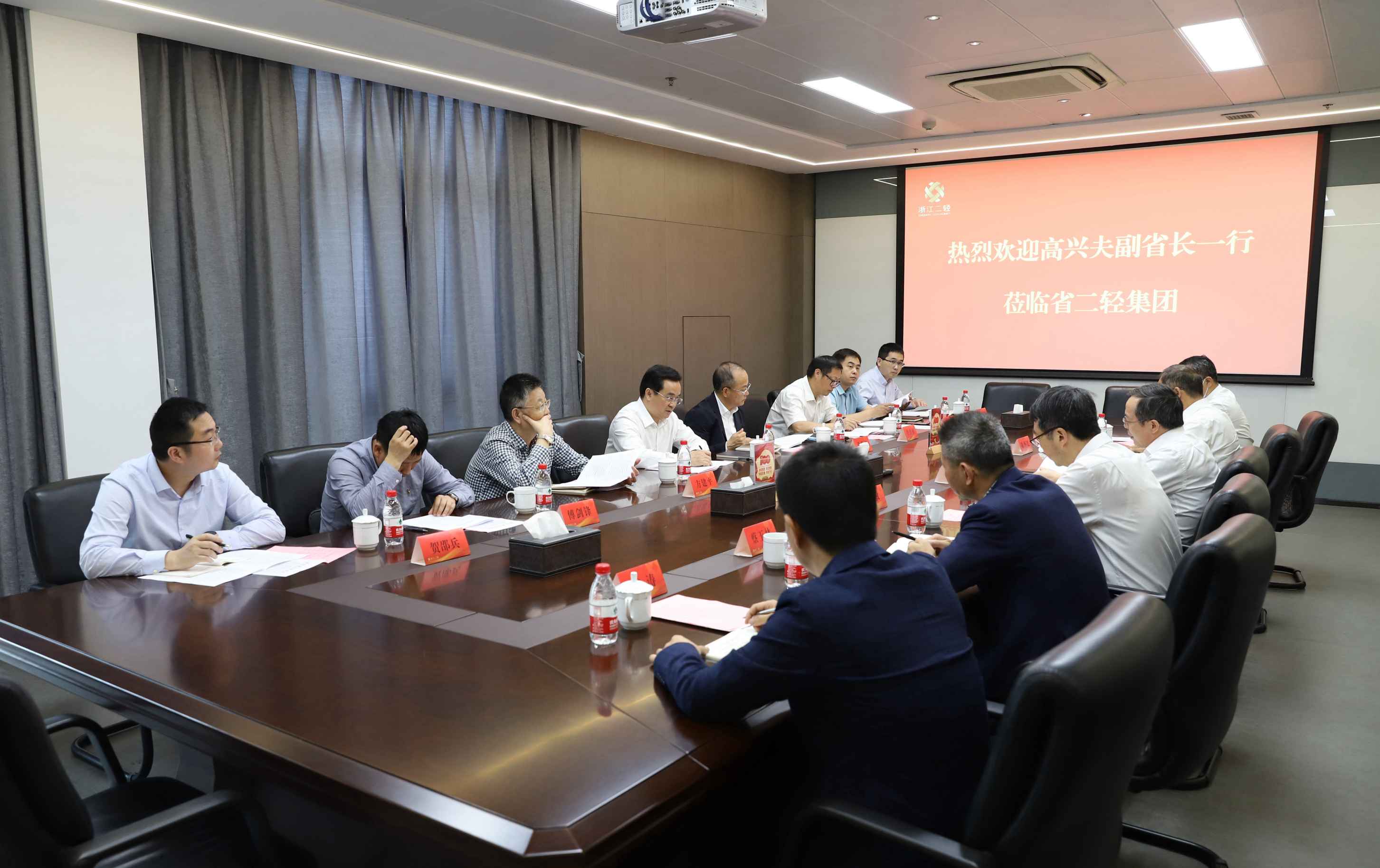 高興夫在省二輕集團(tuán)調(diào)研時強(qiáng)調(diào)： 找準(zhǔn)定位 謀定主業(yè) 推進(jìn)混改  集中資源做大做強(qiáng)