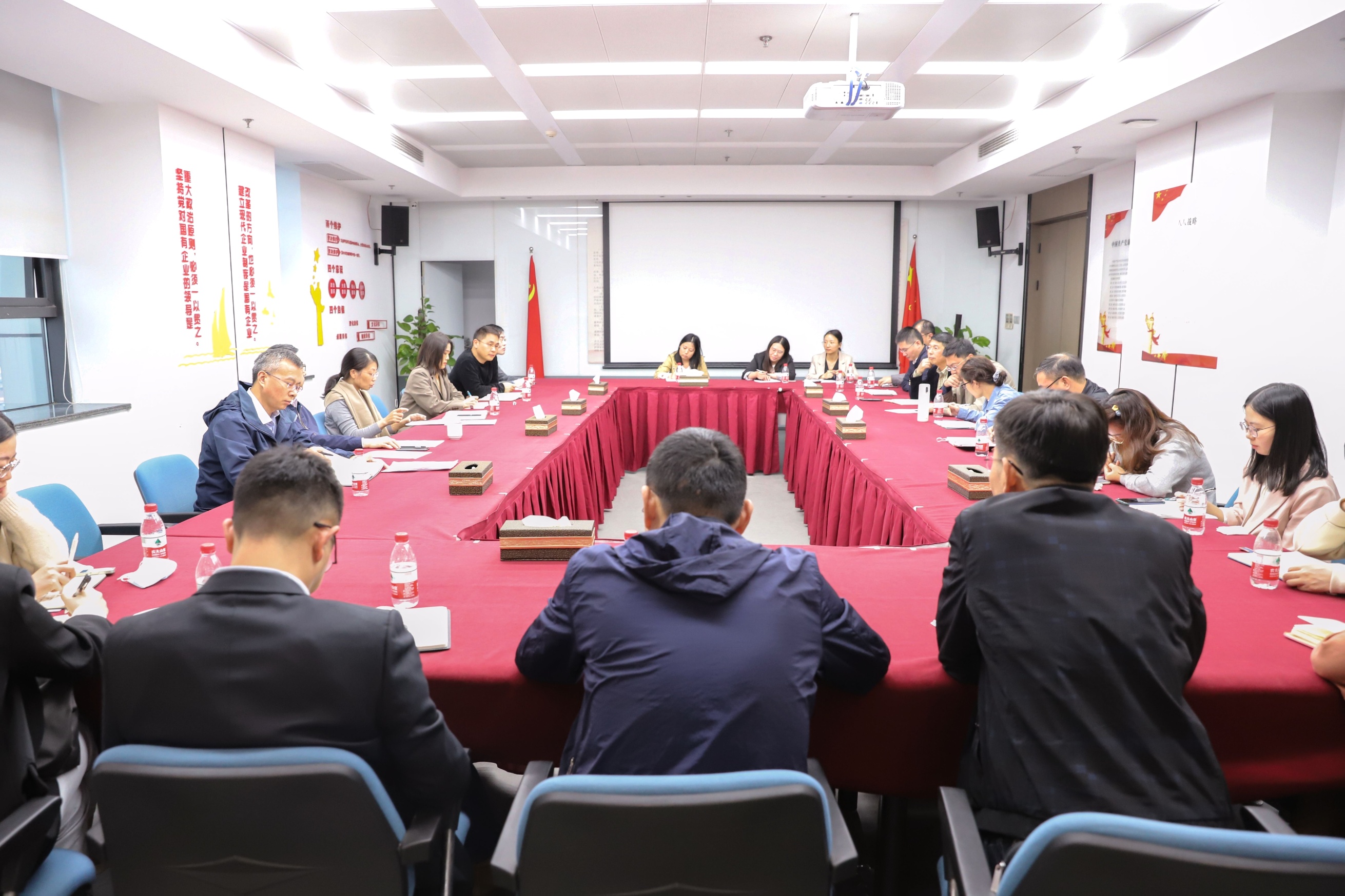 省二輕集團(tuán)召開法律風(fēng)險防范工作會議 吳敏出席并講話