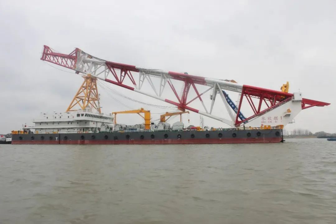 超大型專用打樁船號(hào)交付 省二輕集團(tuán)國(guó)瑞科技公司配備全船套電氣設(shè)備
