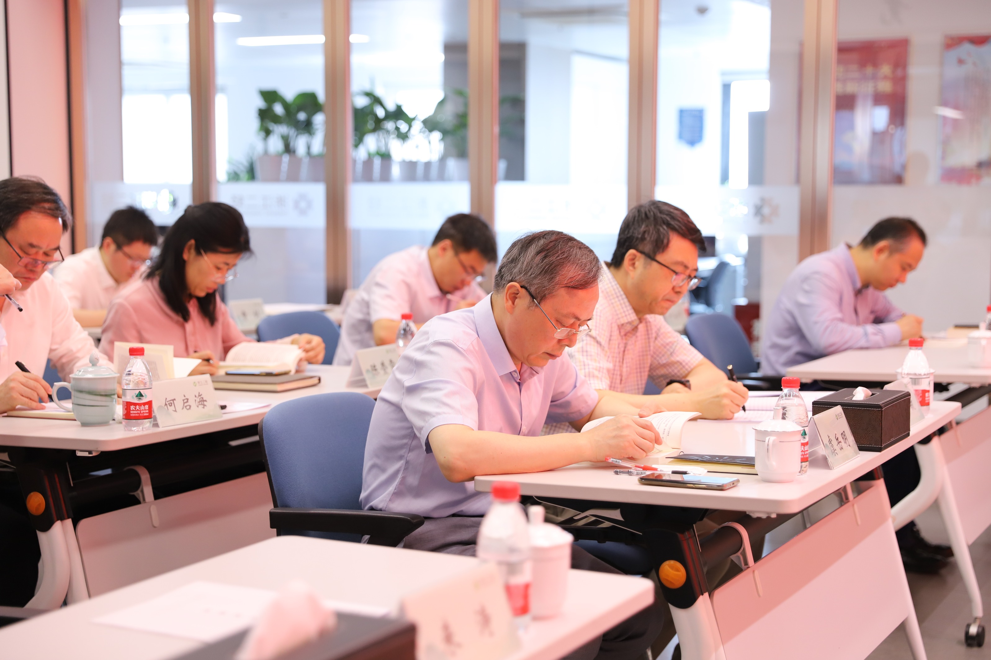 學(xué)出絕對(duì)忠誠(chéng) 學(xué)出使命擔(dān)當(dāng) 省二輕集團(tuán)舉辦主題教育讀書(shū)班