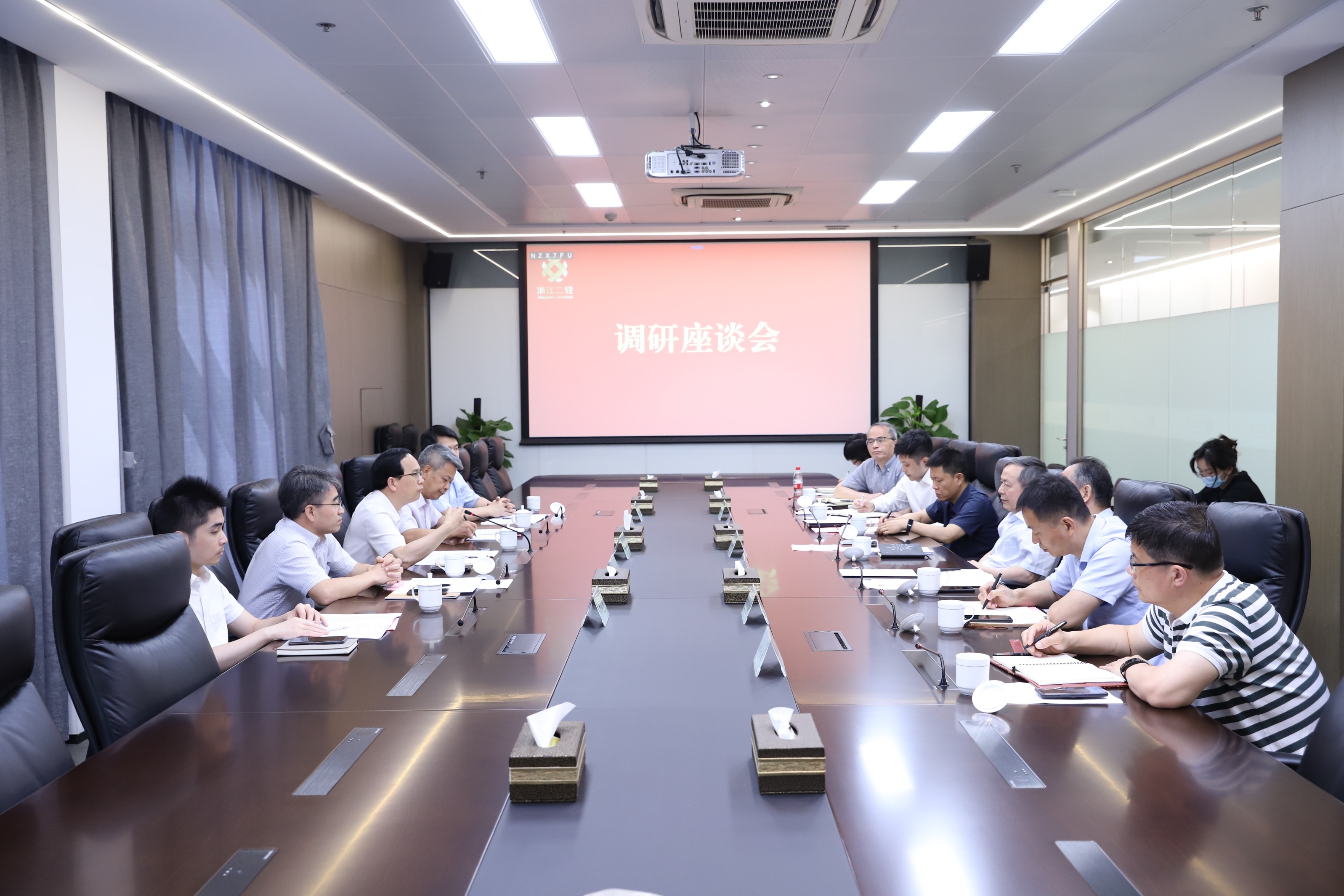 虞岳明與廣輕控股集團(tuán)董事長(zhǎng)戴智進(jìn)行調(diào)研座談