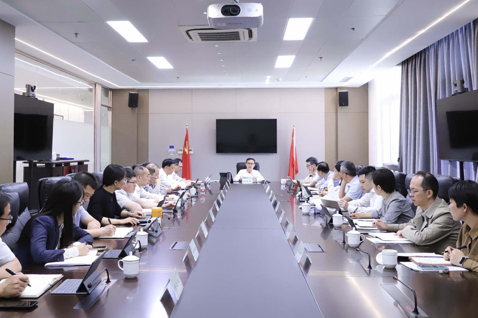 省二輕集團(tuán)傳達(dá)學(xué)習(xí)習(xí)近平總書(shū)記有關(guān)加強(qiáng)文化遺產(chǎn)保護(hù)傳承弘揚(yáng)中華優(yōu)秀傳統(tǒng)文化的重要論述精神