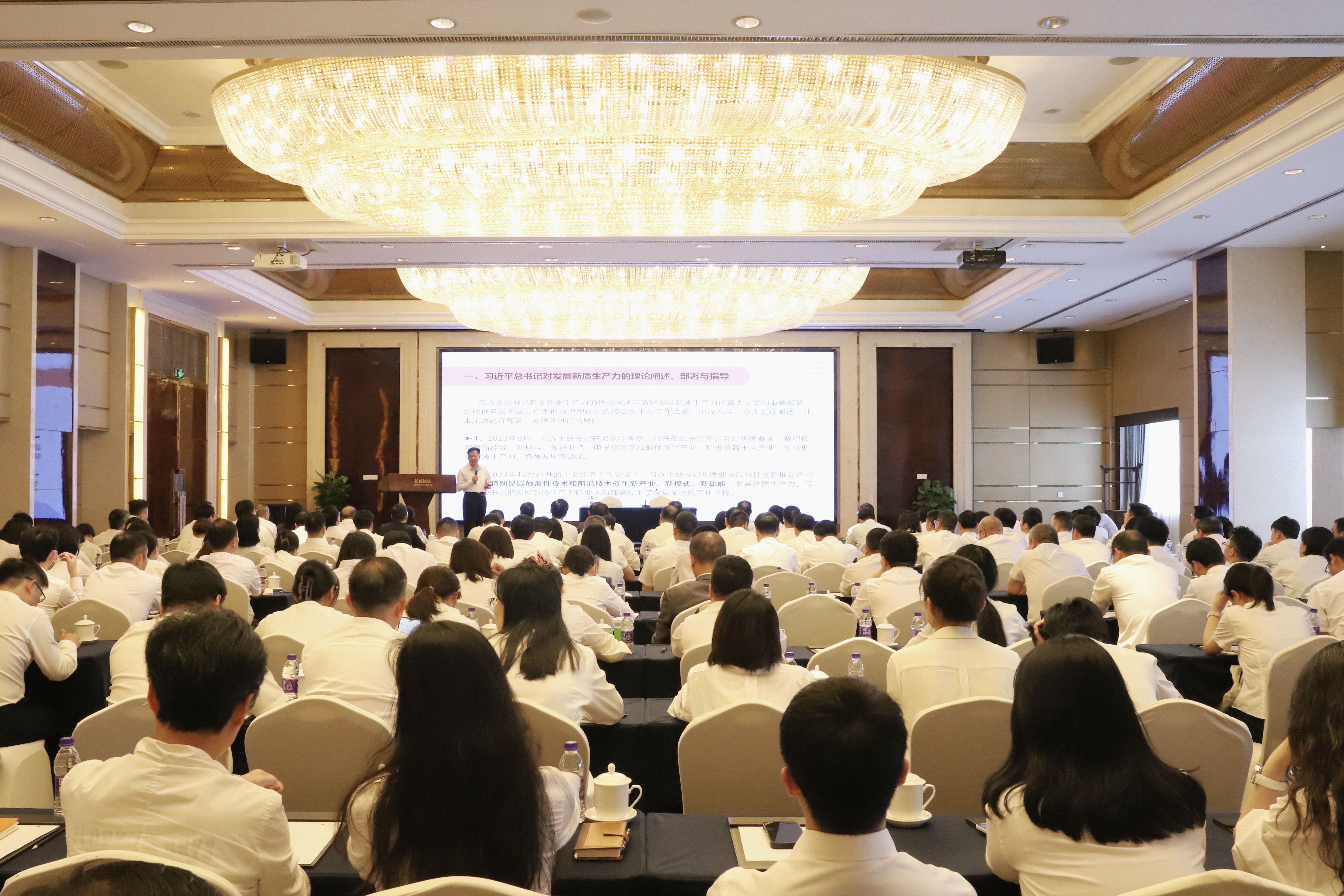 浙江省智能制造專(zhuān)家委員會(huì)主任毛光烈受邀到省二輕集團(tuán)作專(zhuān)題講座