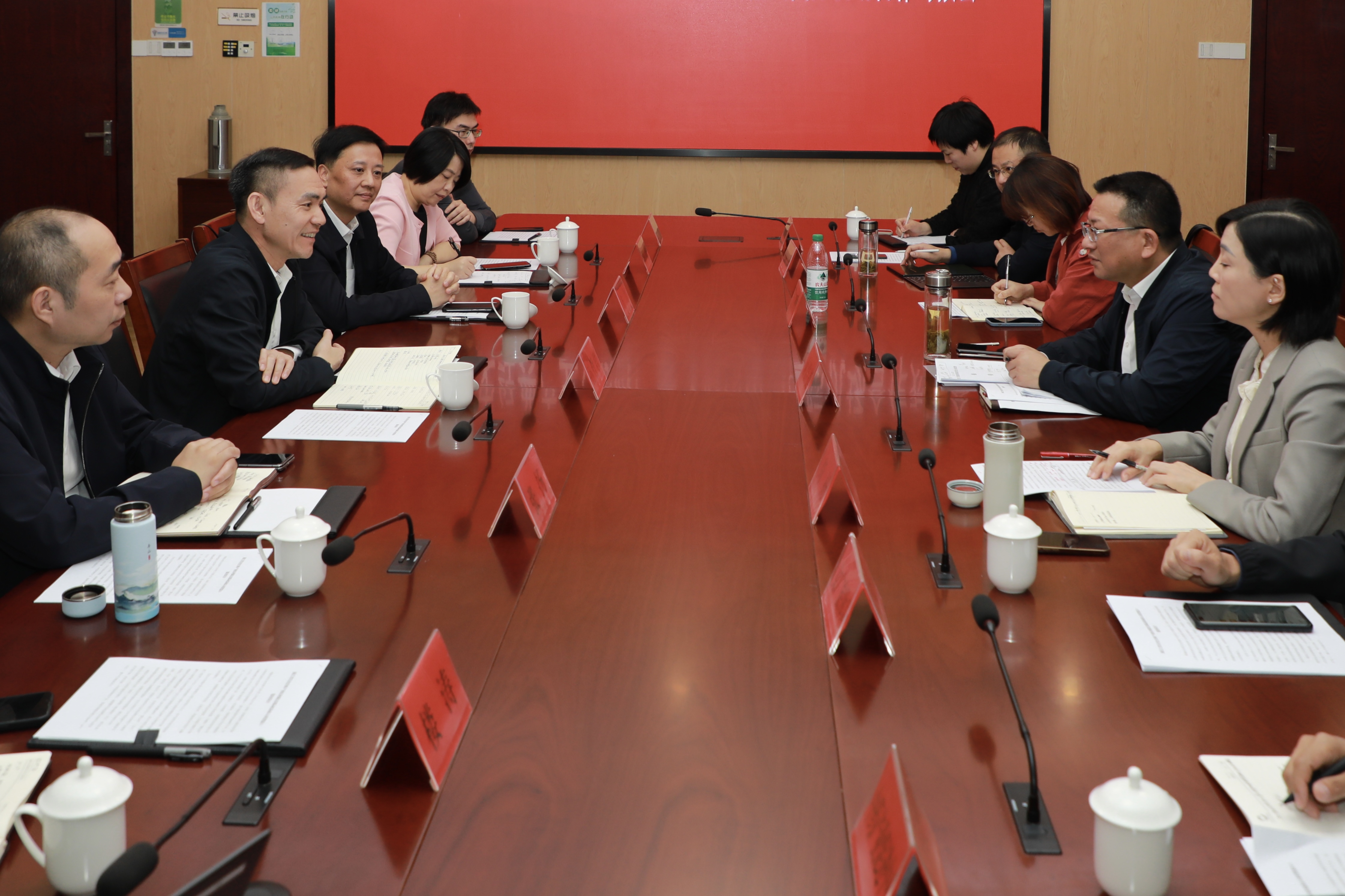 孫哲君一行赴磐安縣調(diào)研歷史經(jīng)典產(chǎn)業(yè)有關(guān)工作